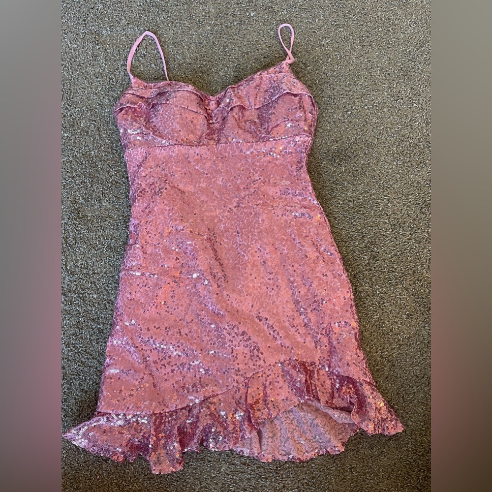 Pink sequin dress size 4 (never worn before) (homecoming)